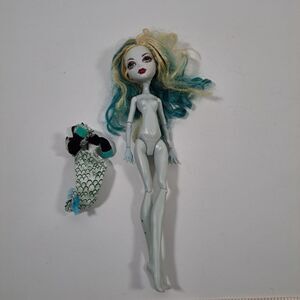 Monster High Frights Camera Action Black Carpet Lagoona Blue Doll + Outfit READ